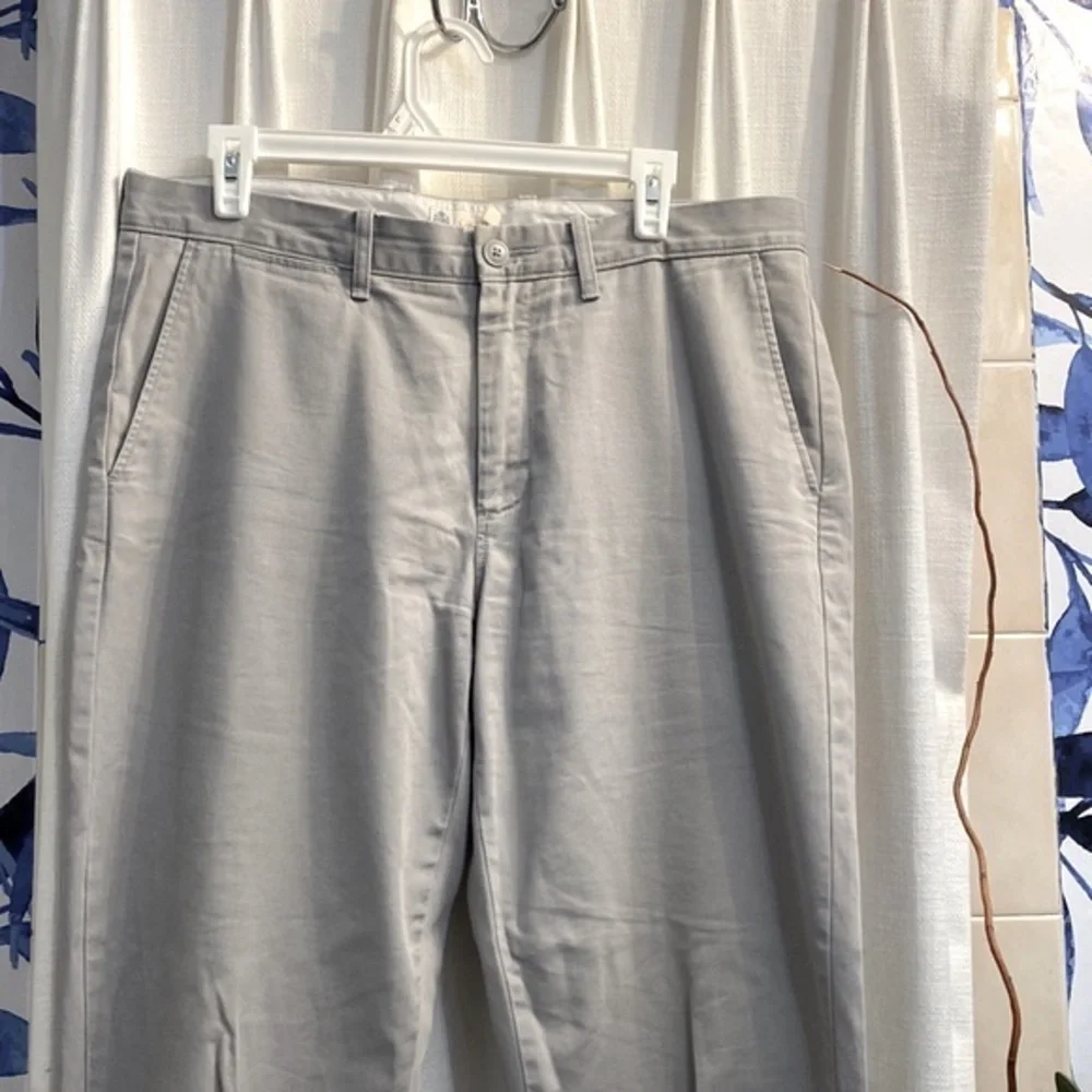 Men’s Grey J. Crew 100% Cotton Chino Pants Size 33 x 32